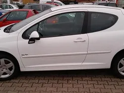 Weiß Gebraucht 2009 Peugeot 207 Limousine | 2.000 € (Fairer Preis)