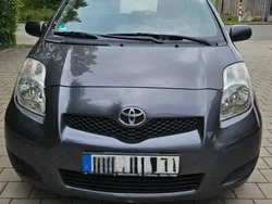 Grau Gebraucht 2009 Toyota Yaris Cool Limousine | 2.500 € (Guter Preis)