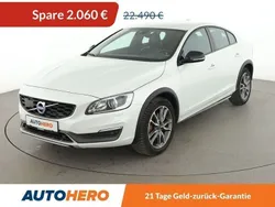 Weiß Gebraucht 2015 Volvo S60 CC Summum Limousine | 20.430 €
