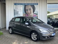 Mountaingrau met. Gebraucht 2010 Mercedes B180 Van / Kleinbus | 10.980 €