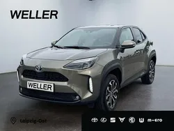 Manganbronze metallic Gebraucht 2023 Toyota Yaris Hybrid Connect Style | 24.990 € (Fairer Preis)