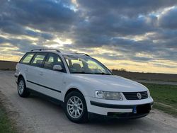 Weiß Gebraucht 1999 VW Passat Kombi | 1.950 € (Etwas zu teuer)