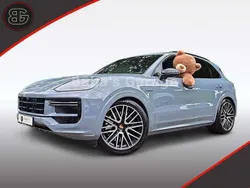 Grau Gebraucht 2024 Porsche Cayenne Turbo E-Hybrid Sport SUV | 167.890 €