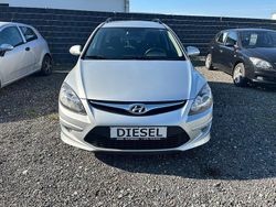Silber Gebraucht 2011 Hyundai i30 Kombi | 4.450 € (Etwas zu teuer)