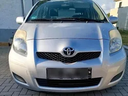 Silber Gebraucht 2009 Toyota Yaris Kleinwagen | 1.800 €
