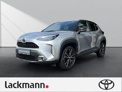 Shimmering silver metallic, dach schwarz Gebraucht 2022 Toyota Yaris Hybrid Edition SUV | 24.890 € (Fairer Preis)