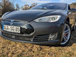 Grau Gebraucht 2015 Tesla Model S Kleinwagen | 26.500 € (Guter Preis)