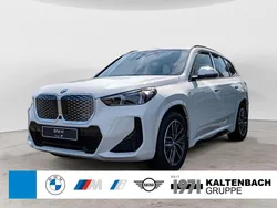 Alpinweiss iii Neu 2025 BMW iX1 M Sport SUV | 51.490 € (Superpreis)