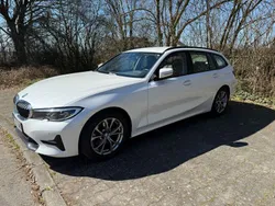 Weiß Gebraucht 2022 BMW 320 Sport Line Kombi | 29.999 € (Guter Preis)