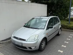 Silber Gebraucht 2004 Ford Fiesta Ghia Kleinwagen | 650 € (Superpreis)