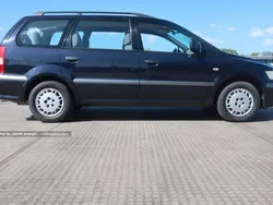 Blau Gebraucht 2004 Mitsubishi Space Wagon Van / Kleinbus | 5.900 €