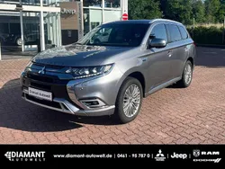 Platinumgrau Gebraucht 2021 Mitsubishi Outlander P-HEV Plus SUV | 22.400 € (Fairer Preis)