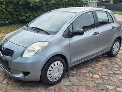 Grau Gebraucht 2008 Toyota Yaris Luna Kleinwagen | 2.399 € (Etwas zu teuer)