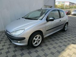 Grau Gebraucht 1999 Peugeot 206 Style Kleinwagen | 1.500 € (Fairer Preis)