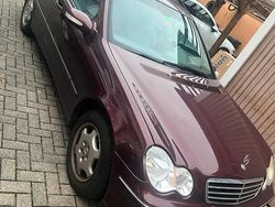 Rot Gebraucht 2006 Mercedes C220 Kombi | 2.100 €