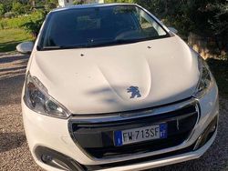 Weiß Gebraucht 2019 Peugeot 208 Active Kleinwagen | 8.490 € (Superpreis)