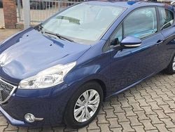 Blau Gebraucht 2013 Peugeot 208 Active Kleinwagen | 4.950 € (Guter Preis)
