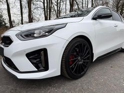 Weiß Gebraucht 2019 Kia ProCeed GT Kleinwagen | 19.499 € (Fairer Preis)