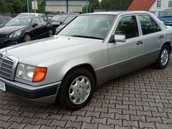 Brilliantsilber Gebraucht 1992 Mercedes E230 Limousine | 14.500 €