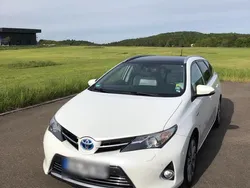 Weiß Gebraucht 2013 Toyota Auris Touring Sports Kombi | 8.900 € (Teuer)