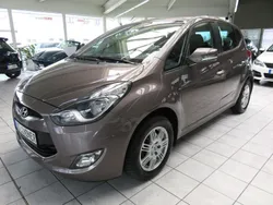 Braun Gebraucht 2012 Hyundai ix20 Van / Kleinbus | 6.950 € (Etwas zu teuer)