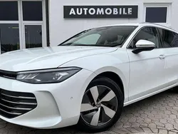 Weiß Gebraucht 2024 VW Passat Business Kombi | 32.479 € (Fairer Preis)