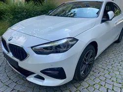 Mineralweiss metallic Gebraucht 2024 BMW 220 Sport Line Limousine | 34.950 € (Fairer Preis)
