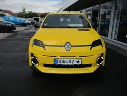 Gelb Neu 2025 Renault R5 Evolution Kleinwagen | 29.800 € (Etwas zu teuer)