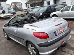 Grau Gebraucht 2001 Peugeot 206 CC Platinum Cabrio | 2.500 € (Teuer)