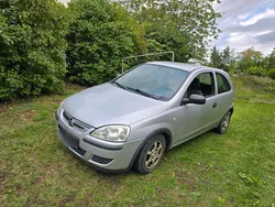 Silber Gebraucht 2006 Opel Corsa Kleinwagen | 2.200 € (Etwas zu teuer)