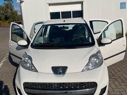 Weiß Gebraucht 2011 Peugeot 107 Urban Move Kleinwagen | 4.000 € (Fairer Preis)