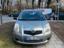 Grün Gebraucht 2007 Toyota Yaris Kleinwagen | 2.550 € (Fairer Preis)