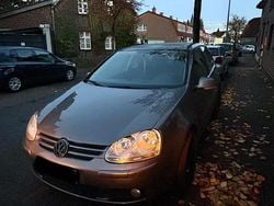 Grau Gebraucht 2006 VW Golf V Kleinwagen | 3.500 € (Teuer)