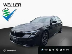 Black sapphire (schwarz) Gebraucht 2022 BMW 530e Shadowline Kombi | 35.850 € (Fairer Preis)