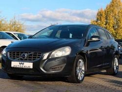 Grau Gebraucht 2012 Volvo V60 Momentum Kombi | 10.950 € (Fairer Preis)