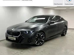 Grau Gebraucht 2024 BMW 530e Comfort Edition Limousine | 77.850 €