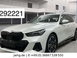 Mineralweiss (metallic) Gebraucht 2024 BMW 520 M Sport Limousine | 51.950 € (Guter Preis)