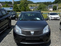 Grau Gebraucht 2009 Dacia Sandero Basis Kleinwagen | 2.990 € (Teuer)