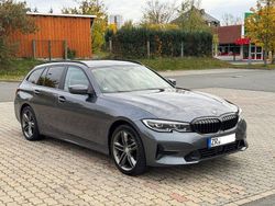 Grau Gebraucht 2021 BMW 320 Advantage Kombi | 21.000 € (Etwas zu teuer)