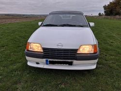 Weiß Gebraucht 1988 Opel Kadett Cabrio | 3.490 €