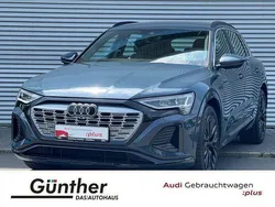 Plasmablau metallic Gebraucht 2024 Audi Q8 e-tron S-Line SUV | 63.900 € (Guter Preis)