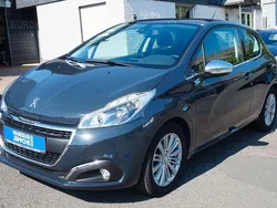 Grau Gebraucht 2017 Peugeot 208 Allure Kleinwagen | 10.800 € (Etwas zu teuer)