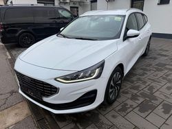 Weiß Gebraucht 2024 Ford Focus Titanium Limousine | 19.980 € (Guter Preis)