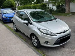 Grau Gebraucht 2012 Ford Fiesta Trend Kleinwagen | 4.000 €