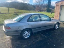 Grau Gebraucht 1995 Opel Omega Limousine | 1.600 €