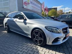Iridiumsilber Gebraucht 2019 Mercedes C300e AMG line Kombi | 40.800 €