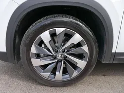 Moonweiß perleffekt moonweiß perleffekt Gebraucht 2024 Skoda Kodiaq Selection SUV | 42.069 € (Fairer Preis)