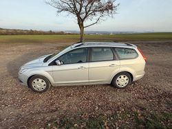 Silber Gebraucht 2009 Ford Focus Kombi | 2.500 €