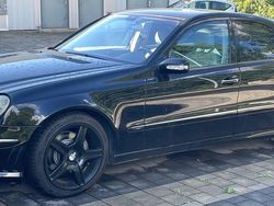 Schwarz Gebraucht 2004 Mercedes E500 AMG Limousine | 5.500 €