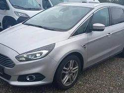 Silber Gebraucht 2018 Ford S-MAX S Van / Kleinbus | 14.500 € (Guter Preis)